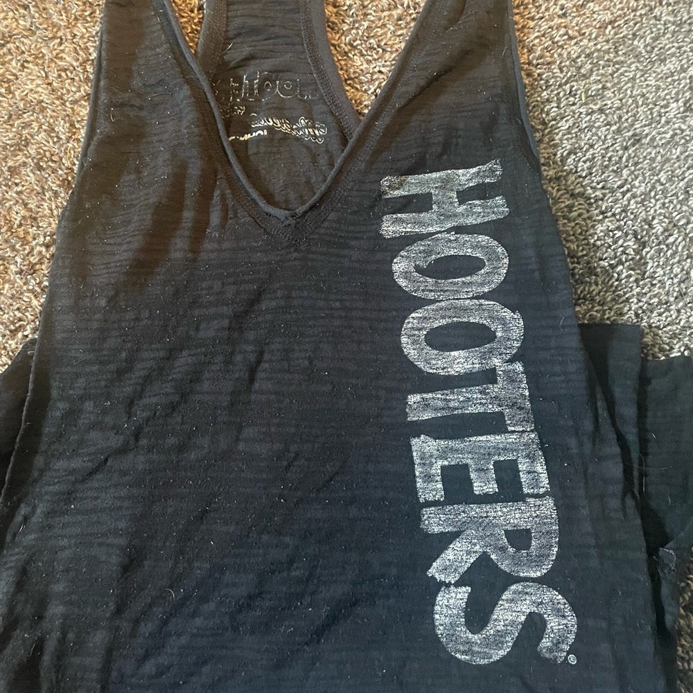 hooters tank top